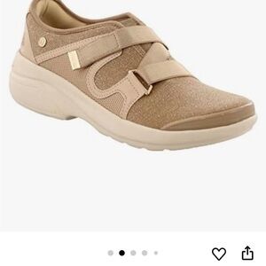 BZees Comfortable Gold Women's Shoe 9.5 M Arch Support
